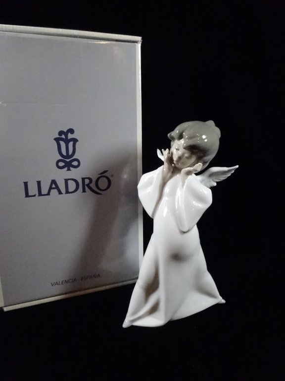 LLADRO PORCELAIN FIGURINE, PUZZLED CHERUB, #4959,: LLADRO PORCELAIN FIGURINE, PUZZLED CHERUB, #4959, SCULPTOR SALVADOR DEBON, ISSUED 1977, APPROX 8.75"H, WITH ORIGINAL BOX