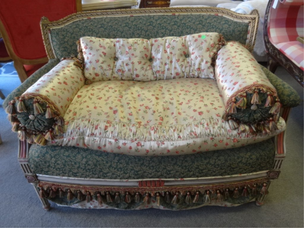 PETITE LOUIS XVI STYLE SETTEE, WHITE FINISH WOOD FRAME,: PETITE LOUIS XVI STYLE SETTEE, WHITE FINISH WOOD FRAME, ELABORATELY UPHOLSTERED WITH BOLSTER AND ACCENT PILLOWS, EXCELLENT GENTLY USED VINTAGE CONDITION, APPROX 3.5'W, SKU2450