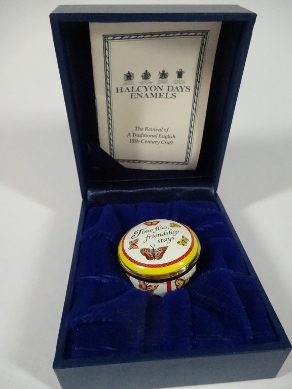 HALCYON DAYS ENAMEL PILL BOX IN ORIGINAL BOX, APPROX 1" (1 of 4)