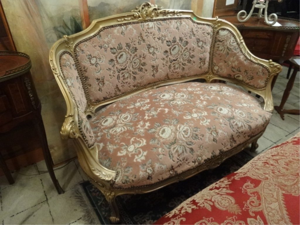 LOUIS XV STYLE GILT WOOD LOVESEAT, NAIL HEAD TRIM,: LOUIS XV STYLE GILT WOOD LOVESEAT, NAIL HEAD TRIM, FLORAL UPHOLSTERY, VERY GOOD GENTLY USED VINTAGE CONDITION, SKU400.03