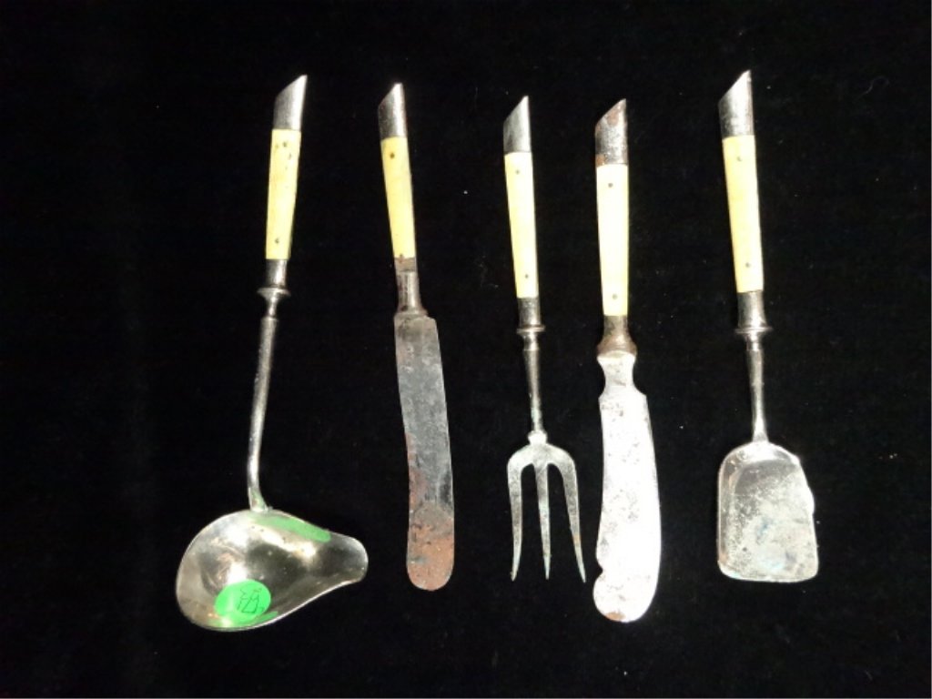 5 PC VINTAGE SERVEWARE WITH BONE HANDLES, LARGEST: 5 PC VINTAGE SERVEWARE WITH BONE HANDLES, LARGEST APPROX 7.75"L