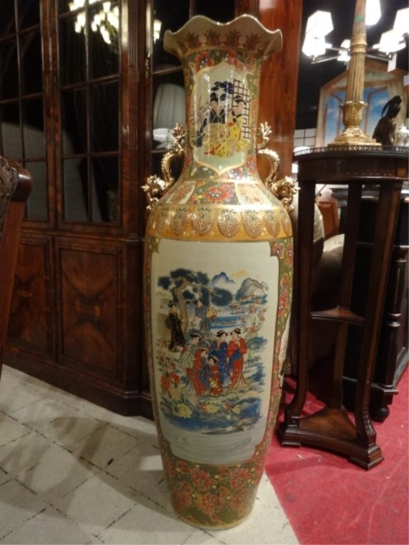 LARGE CHINESE PORCELAIN PALACE URN, GOLD FOO LION (1 of 9)