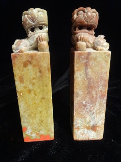 TWO CHINESE CARVED STONE STAMPS WITH FOO DOGS, EACH (1 of 5)