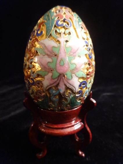 CHINESE CHAMP LEVE METAL EGG, 3"H (4" ON STAND): CHINESE CHAMP LEVE METAL EGG, 3"H (4" ON STAND)