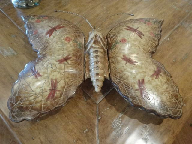 CARVED WOOD BUTTERFLY FORM BOX, WITH PAINTED (1 of 5)