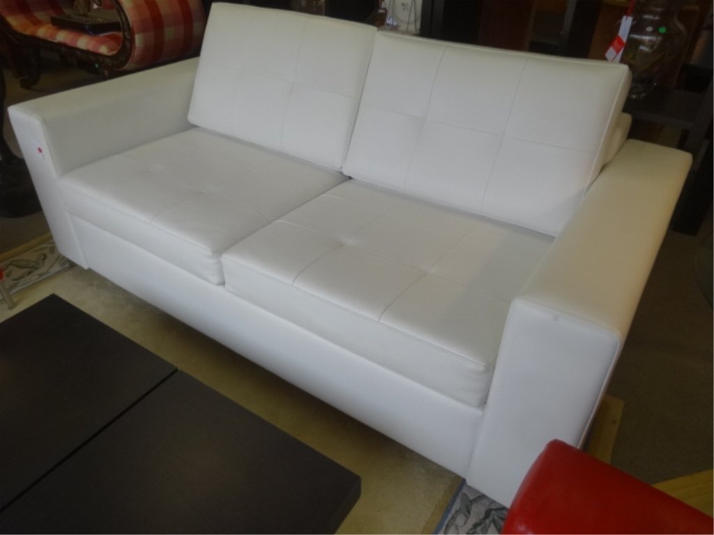 MODERN WHITE LEATHER 2 SEAT SLEEP SOFA WITH PULL OUT (1 of 6)