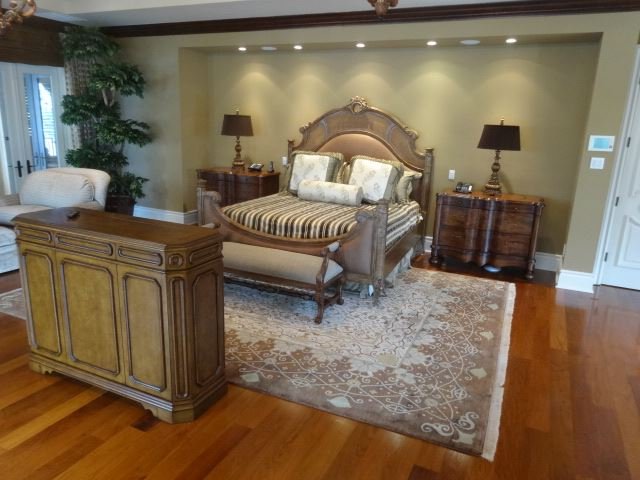 KING SIZE LEATHER AND WOOD 4 POST BED, MEDIUM FINISH, (1 of 8)