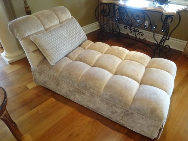TUFTED UPHOLSTERED CHAISE, TAUPE/BEIGE UPHOLSTERY, WITH: TUFTED UPHOLSTERED CHAISE, TAUPE/BEIGE UPHOLSTERY, WITH COORDINATING BOLSTER PILLOW