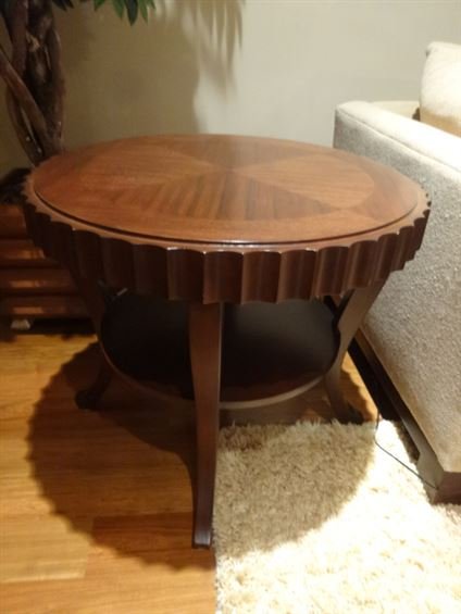 BARBARA BARRY STYLE FLUTED EDGE SIDE TABLE WITH: BARBARA BARRY STYLE FLUTED EDGE SIDE TABLE WITH UNDERTIER, DARK FINISH EXCELLENT GENTLY USED CONDITION, APPROX 23"W