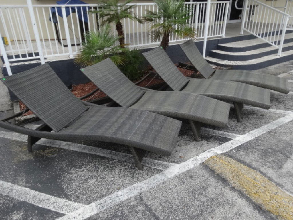 4 FRONTGATE CHAISES WITH ADJUSTABLE BACKS, FROM THE: 4 FRONTGATE CHAISES WITH ADJUSTABLE BACKS, FROM THE YACHT OF A MULTI MILLION DOLLAR ESTATE, VERY GOOD GENTLY USED CONDITION, SKU505.408