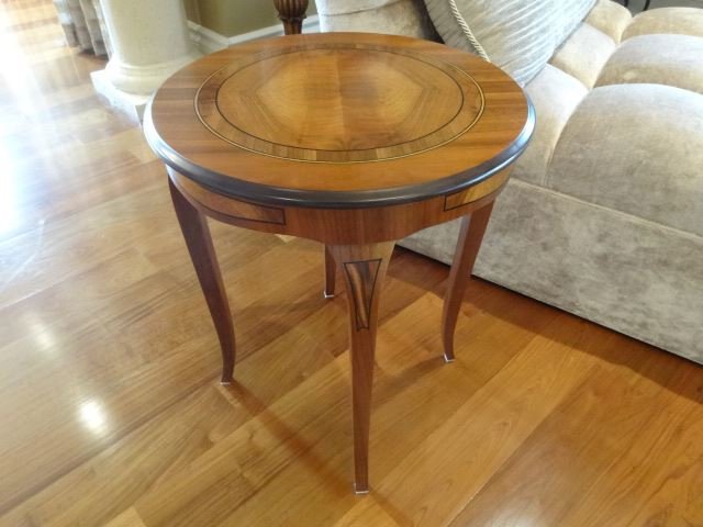 NEOCLASSICAL 4 LEGGED TABLE, EXCELLENT SHOWROOM: NEOCLASSICAL 4 LEGGED TABLE, EXCELLENT SHOWROOM CONDITION, APPROX 20"W