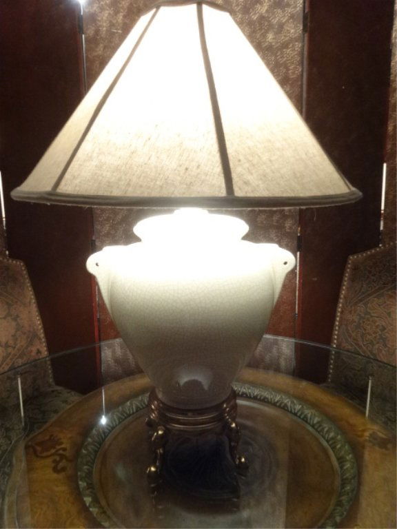 ASIAN STYLE PORCELAIN LAMP WITH URN SHAPE ON BRASS (1 of 5)