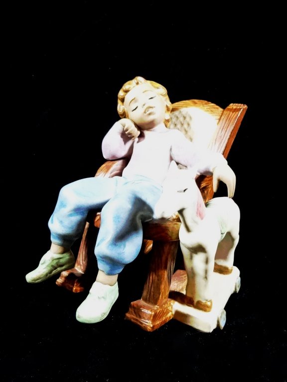 RETIRED LLADRO FIGURINE, ALL TUCKERED OUT, ISSUED 1992,: RETIRED LLADRO FIGURINE, ALL TUCKERED OUT, ISSUED 1992, RETIRED 2003, SCULPTOR JOSE PUCHE, MATTE FINISH, APPROX 4.75"H