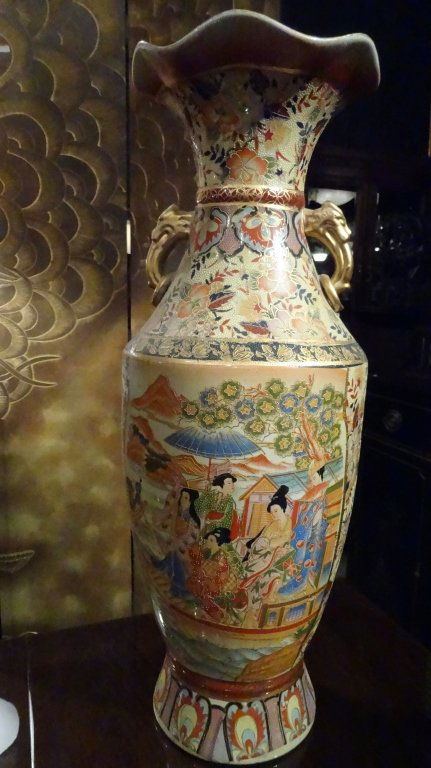 LARGE CHINESE PORCELAIN VASE, PAINTED FIGURAL SCENES, (1 of 5)