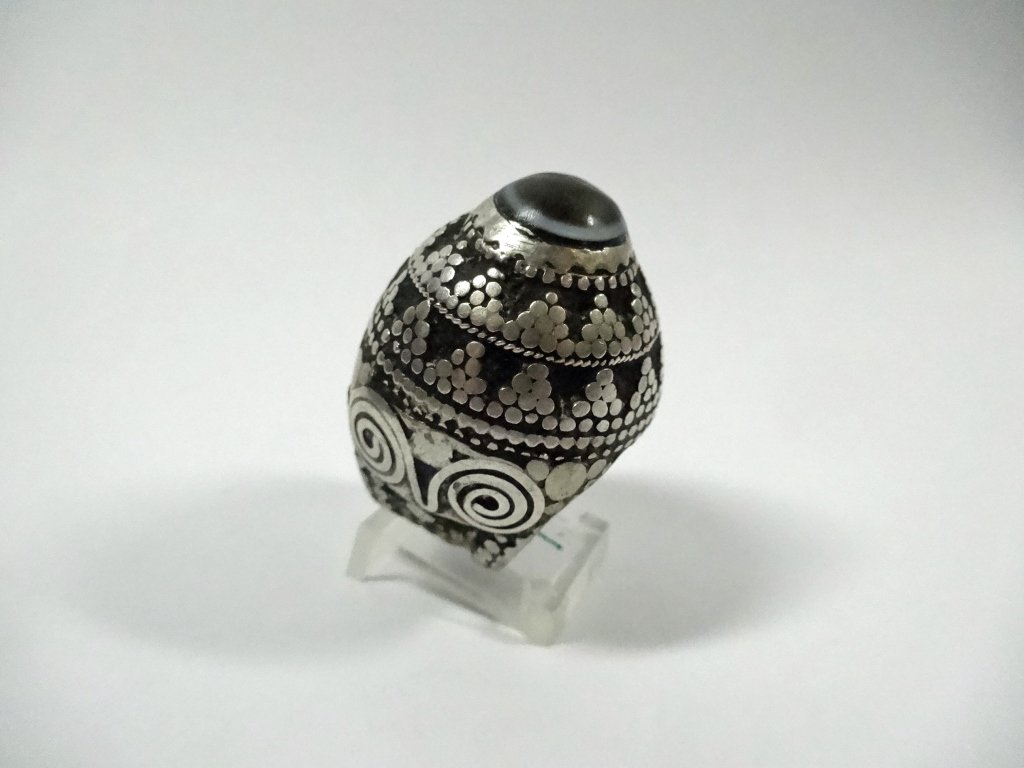 SINO-TIBETAN SILVER RING, BLACK/BLUE ROUND STONE, SIZE (1 of 4)