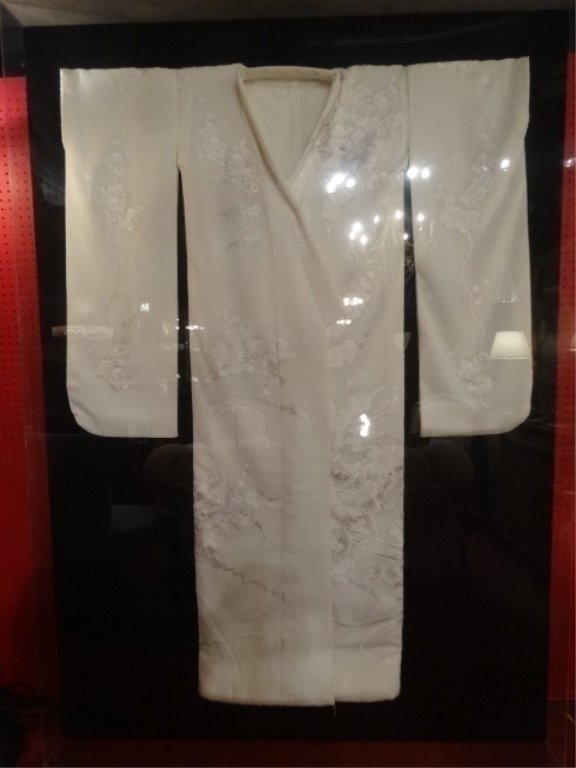 JAPANESE WHITE EMBROIDERED KIMONO, IN LARGE ACRYLIC (1 of 9)