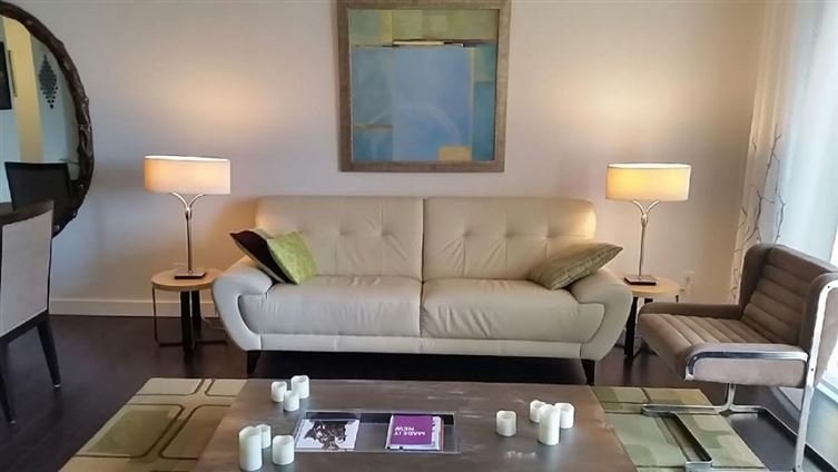 MODERN DESIGN WHITE LEATHER SOFA, CHATEAU D'AX, SKUGH (1 of 8)