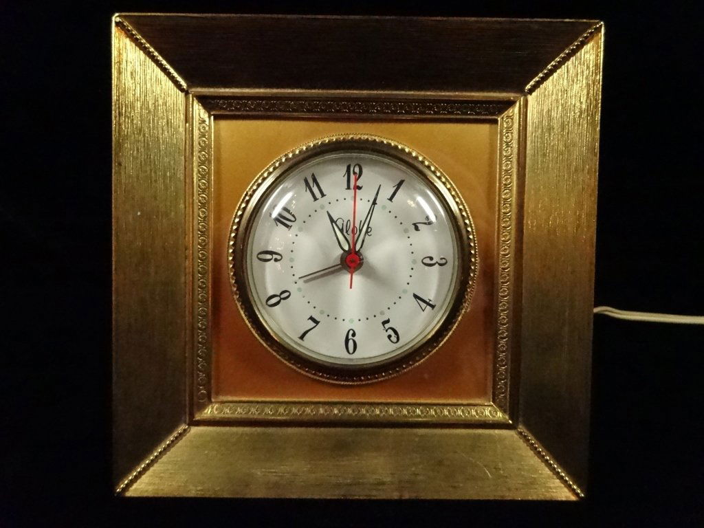 VINTAGE GLOBE ELECTRIC CLOCK, APPROX 6.5" X 6.5" (1 of 4)