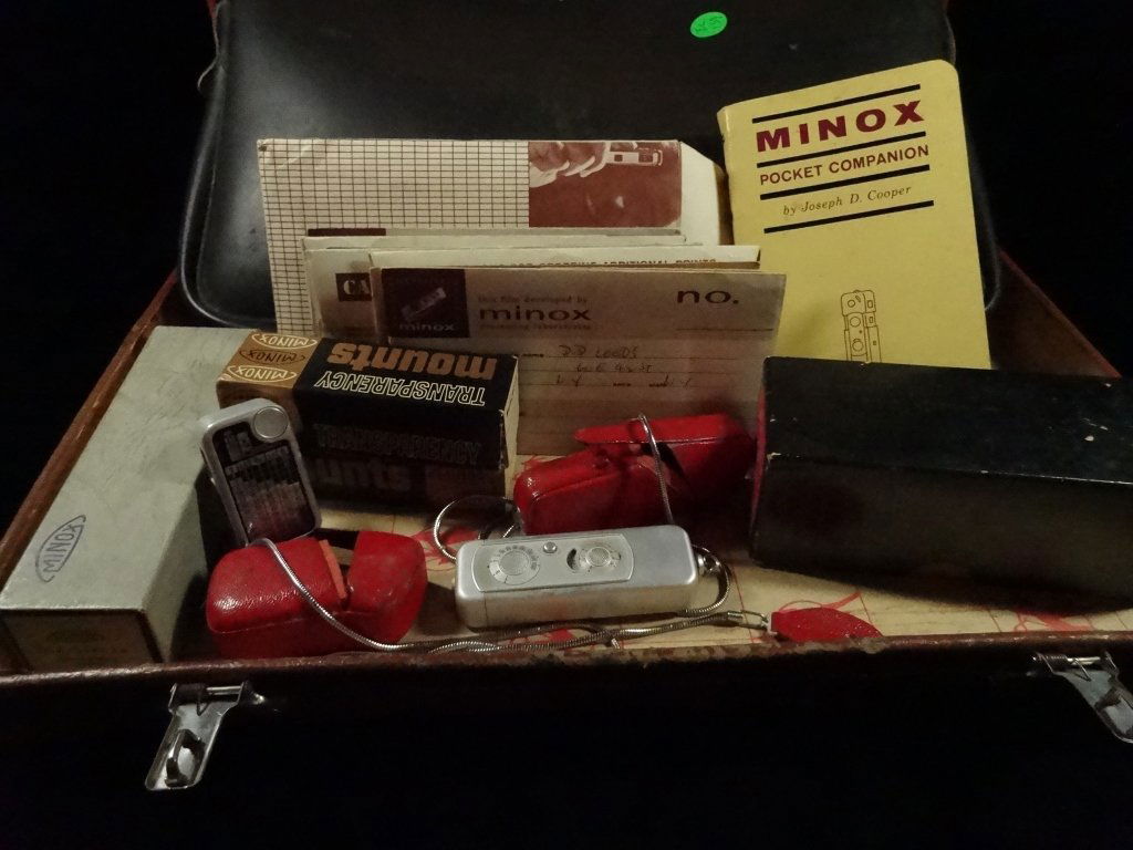 VINTAGE MINOX SPY CAMERA, ORIGINAL RED LEATHER CASE, (1 of 10)