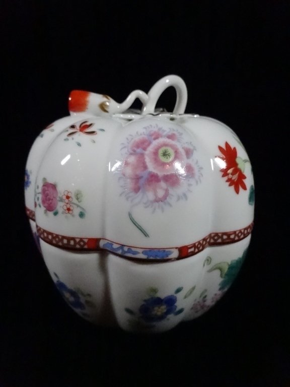 PORCELAIN POT WITH LID, FLORAL DESIGN, PUMPKIN FORM,: PORCELAIN POT WITH LID, FLORAL DESIGN, PUMPKIN FORM, APPROX 5.25"H, SKU617.28