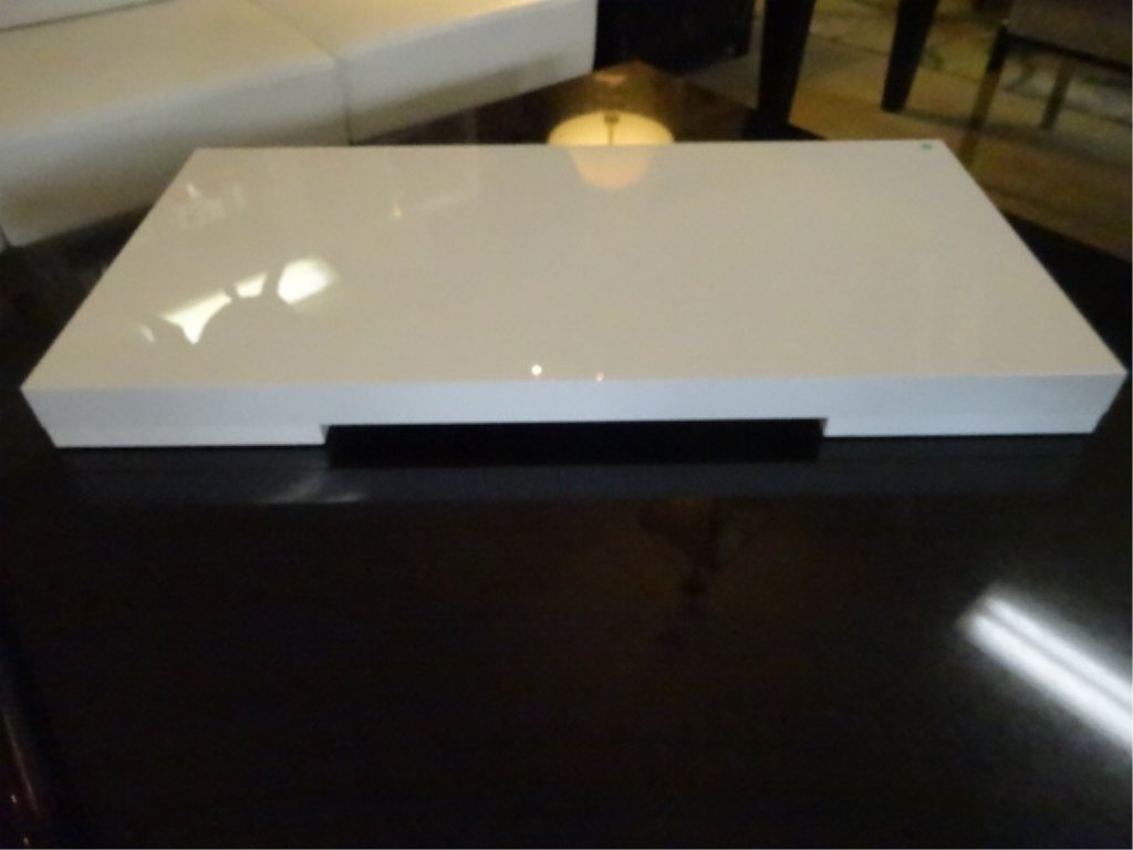 MODERN DESIGN LOW TABLE, WHITE ENAMELED FINISH, VERY (1 of 3)