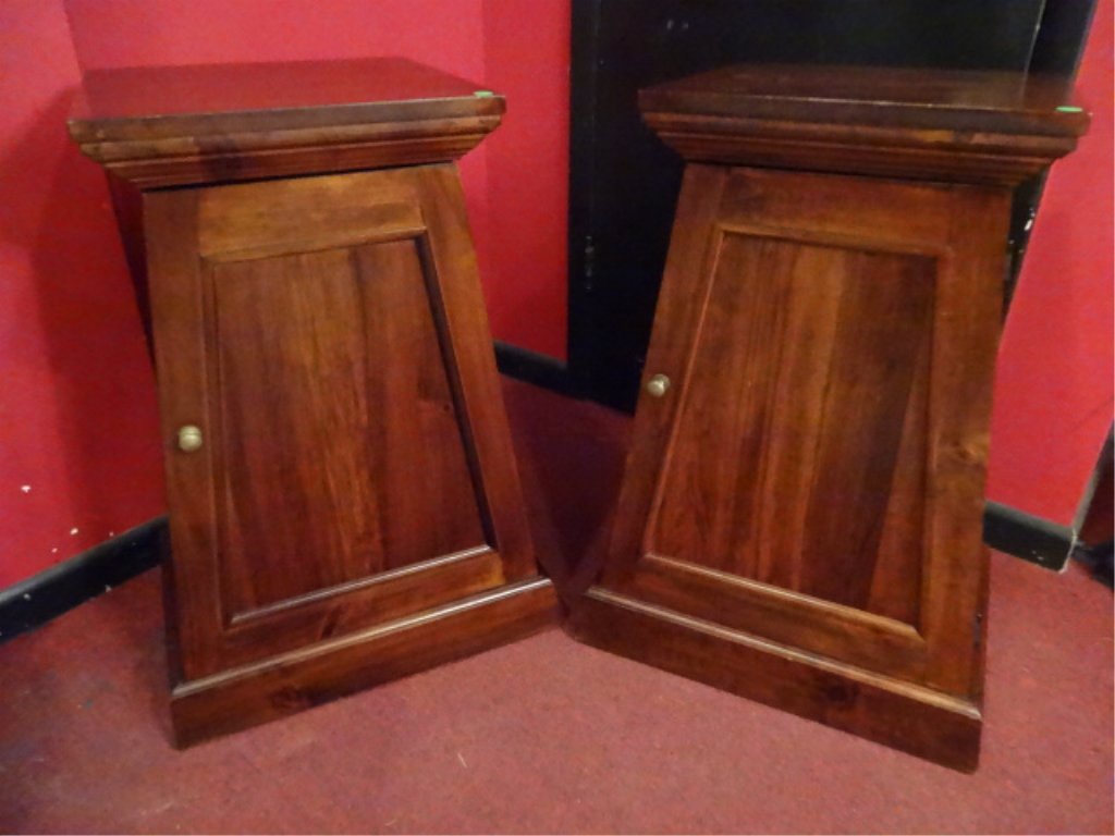 PAIR WOOD CABINETS, SINGLE DOOR WITH INTERIOR SHELVES,: PAIR WOOD CABINETS, SINGLE DOOR WITH INTERIOR SHELVES, DARK FINISH, EXCELLENT GENTLY USED CONDITION, 31"H SKU685