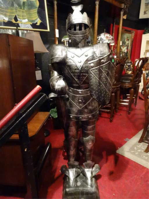 LARGE 5 FT METAL KNIGHT IN ARMOR STATUE, EXCELLENT
