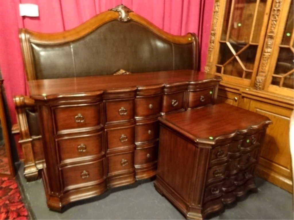 3 PC CHIPPENDALE STYLE KING BEDROOM SET, LEATHER PADDED (1 of 9)