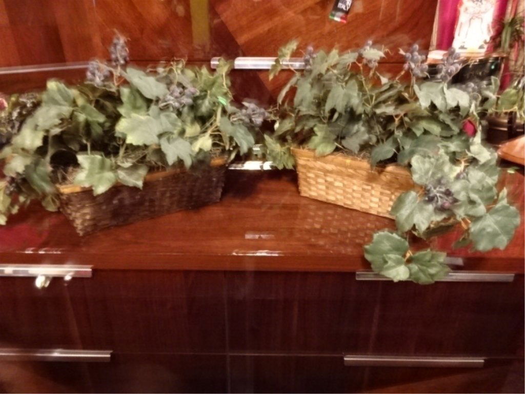 2 FAUX IVY ARRANGEMENTS IN WICKER BASKETS, EACH APPROX (1 of 3)