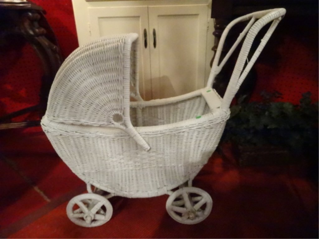 VINTAGE WHITE WICKER BABY CARRIAGE, APPROX 2.5'W, (1 of 4)