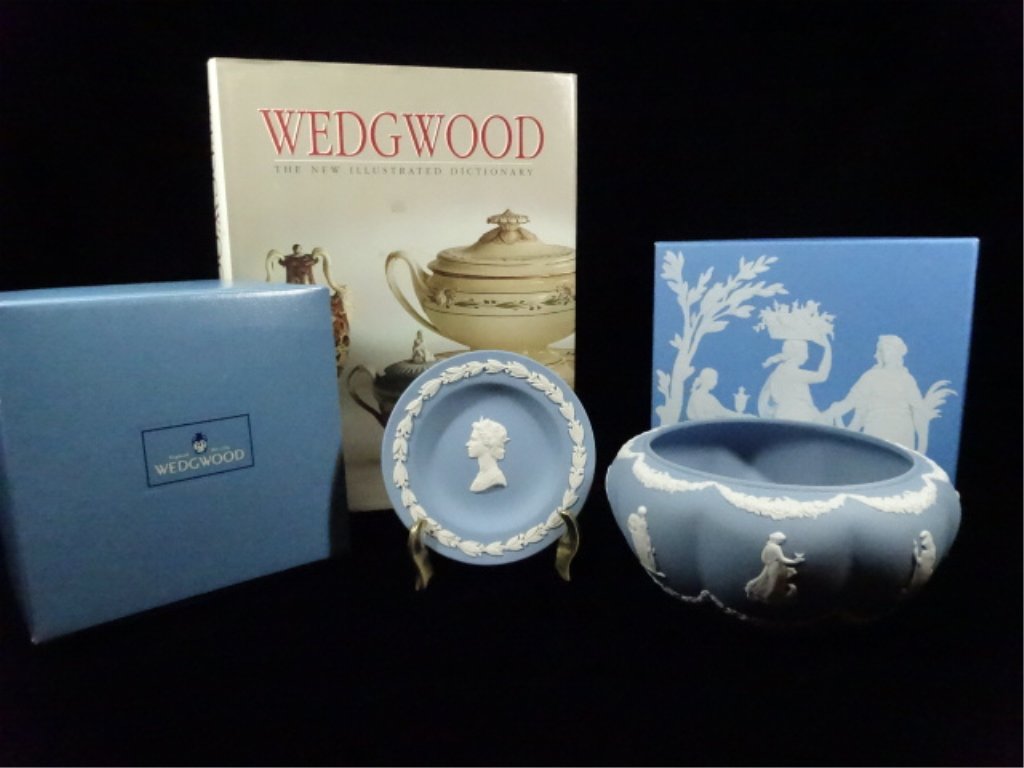 3 PC WEDGWOOD, INCLUDES BOOK & 2 PCS BLUE JASPERWARE,: 3 PC WEDGWOOD, INCLUDES BOOK & 2 PCS BLUE JASPERWARE, QUEEN ELIZABETH II WITH STAND, AND LADIES OF ANTIQUITY BOWL APPROX 6.5" DIAMETER