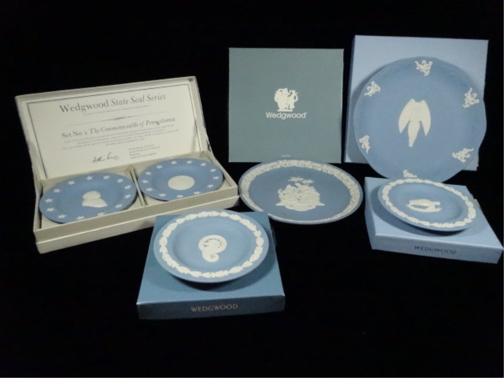 5 PC WEDGWOOD BLUE JASPERWARE, INCLUDES 2 PC: 5 PC WEDGWOOD BLUE JASPERWARE, INCLUDES 2 PC PENNYSLVANIA STATE SEALS, SEAHORSE, CAYMAN ISLANDS TURTLE, VALENTINE 1992, AND CHRISTMAS 2004