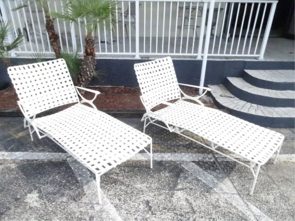 PAIR CONTEMPORARY METAL LOUNGE CHAIRS, WHITE FINISH (1 of 5)