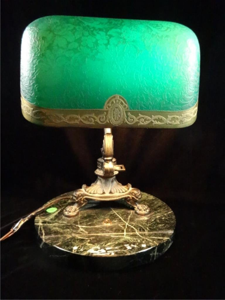 VINTAGE ETCHED GREEN GLASS BANKER'S LAMP, ETCHED GREEN: VINTAGE ETCHED GREEN GLASS BANKER'S LAMP, ETCHED GREEN GLASS IN VERY GOOD CONDITION, MISSING PEN HOLDER, HAS 2 HOLES FOR PLAQUE AT BOTTOM OF BASE, APPROX 12.75"H, ADJUSTABLE
