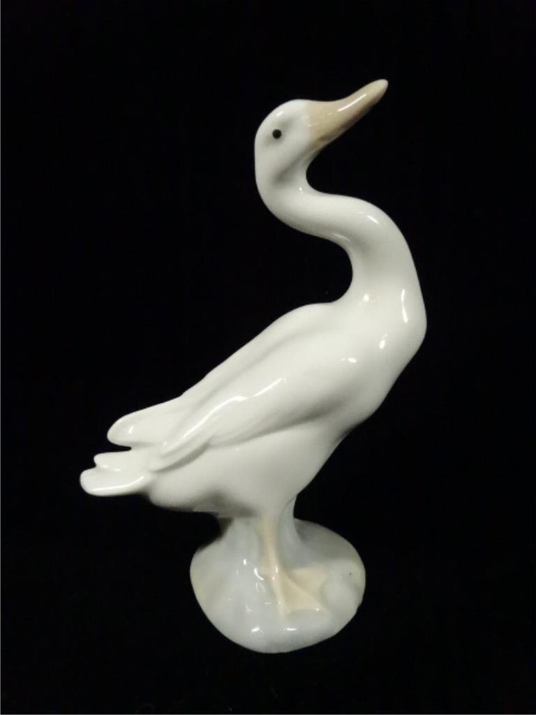 RETIRED LLADRO PORCELAIN FIGURINE "LITTLE DUCK", #4552, (1 of 5)