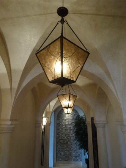 PAIR OF ORNATE BRONZE FINISH CEILING LIGHTS #1 OF 10: PAIR OF ORNATE BRONZE FINISH CEILING LIGHTS #1 OF 10 PAIRS AVAILABLE THIS AUCTION, EACH PAIR SOLD SEPARATELY, APPROX 26"H; NOTE: ONLINE PREVIEW ONLY, SKU505