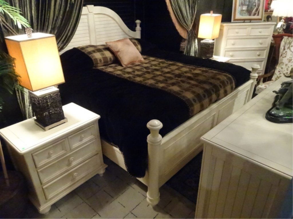 6 PC KING BEDROOM SET, WHITE ANTIQUED FINISH WITH (1 of 10)