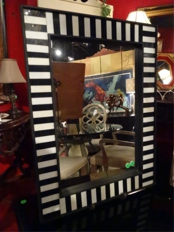 WHITE AND BLACK FRAME MIRROR, WOOD AND LAMINATE,: WHITE AND BLACK FRAME MIRROR, WOOD AND LAMINATE, EXCELLENT CONDITION, APPROX 30" X 20", SKU662.14