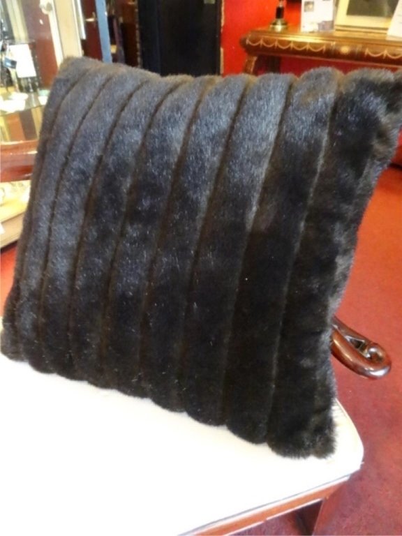 LARGE FAUX MINK ACCENT PILLOW, EXCELLENT CONDITION,: LARGE FAUX MINK ACCENT PILLOW, EXCELLENT CONDITION, APPROX 22"W