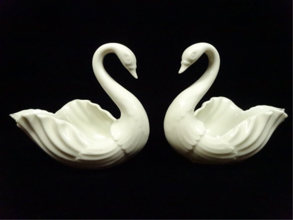 2 LENOX PORCELAIN SWAN DISHES, APPROX 3.75" X 4.75" (1 of 7)