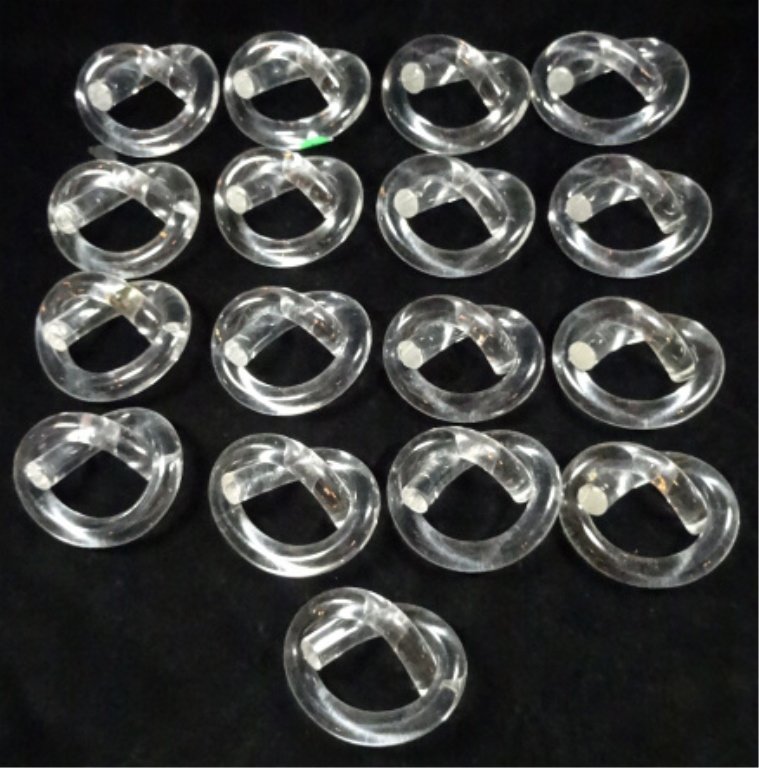 17 LUCITE PRETZEL FORM NAPKIN RINGS, APPROX 3"W,: 17 LUCITE PRETZEL FORM NAPKIN RINGS, APPROX 3"W, SKU757.03
