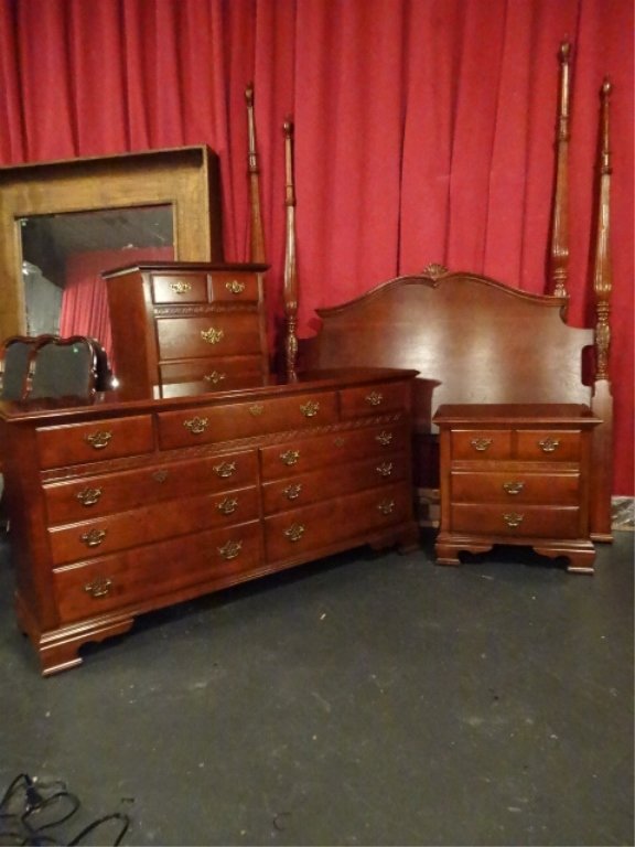 4 PC STANLEY MAHOGANY QUEEN BEDROOM, INCLUDES 4 POSTER (1 of 8)