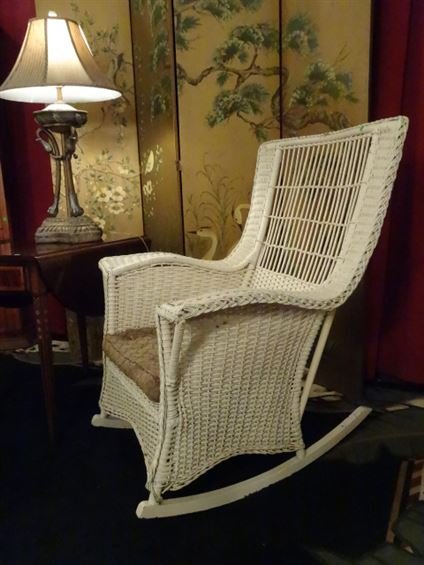 VINTAGE WHITE RATTAN ROCKER, VERY GOOD GENTLY USED: VINTAGE WHITE RATTAN ROCKER, VERY GOOD GENTLY USED CONDITION WITH MINOR SCUFFS, SKU744.05