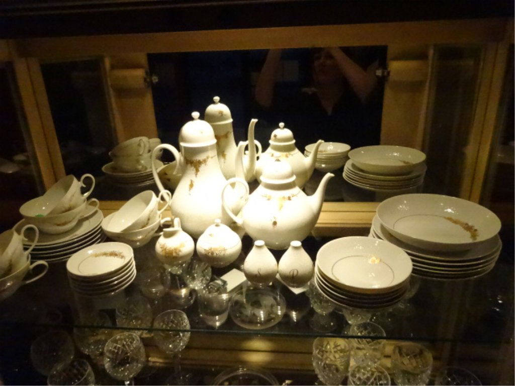 37 PC ROSENTHAL CHINA ROMANZE PATTERN BY BJORN WINBLAD, (1 of 7)