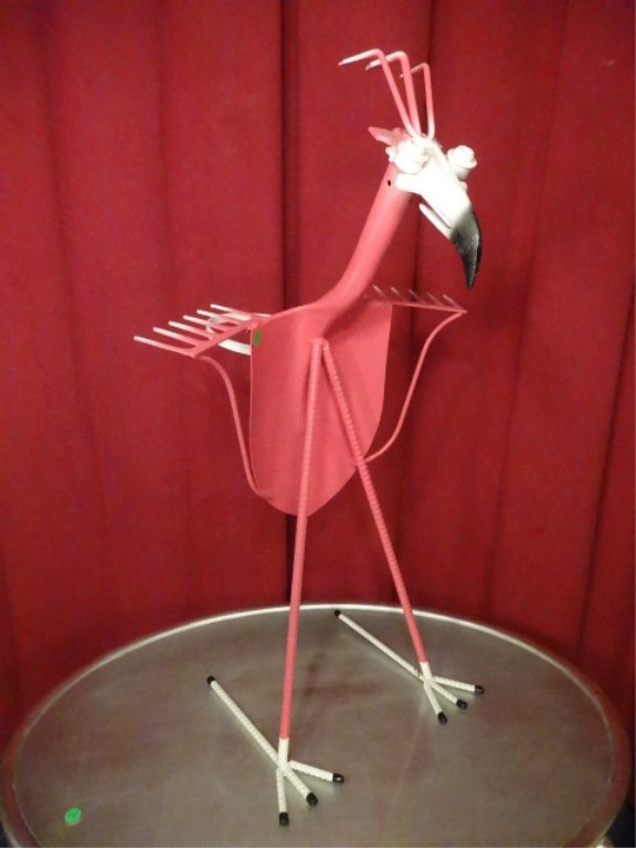 LARGE METAL BIRD SCULPTURAL PLANT STAND, PINK FLAMINGO, Lot 0045