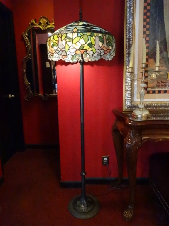 TIFFANY STYLE STAINED LEADED GLASS FLOOR LAMP, ANGEL (1 of 10)