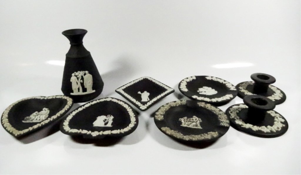 8 PC WEDGWOOD BLACK JASPERWARE, INCLUDES VASE APPROX 4 (1 of 7)