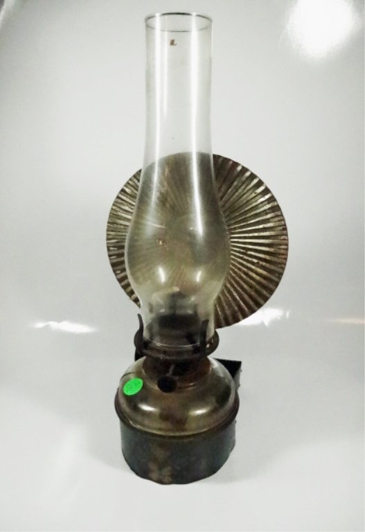 VINTAGE OIL LAMP, PAINTED DESIGN ON FRONT (1 of 4)