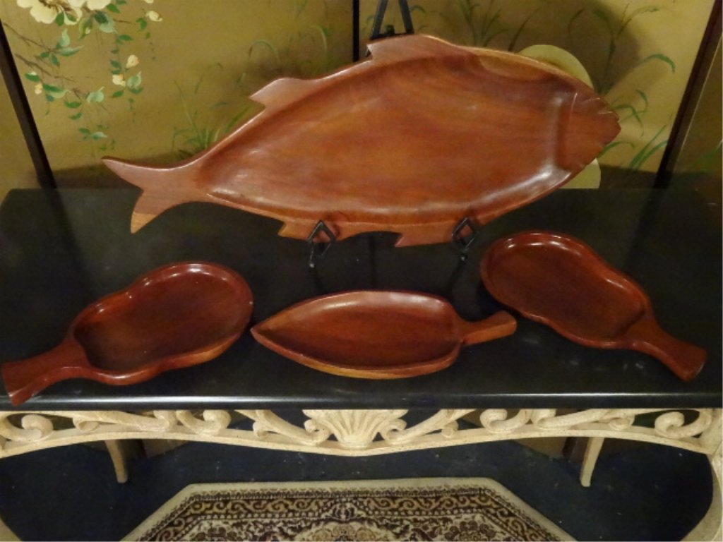 4 MID CENTURY WOOD SERVING PLATES, 3 FRUIT SHAPE, ONE (1 of 6)