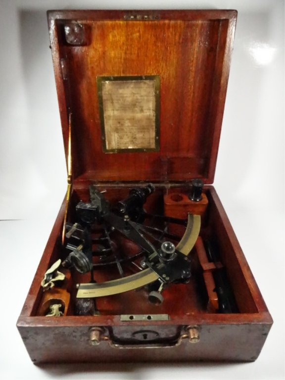 VINTAGE GERMAN SEXTANT, MARKED WELAG XXI607, IN BOX (1 of 10)